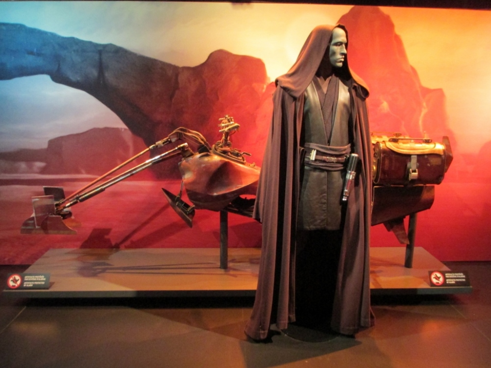 Anakin Skywalker Jedi robes and speeder bike